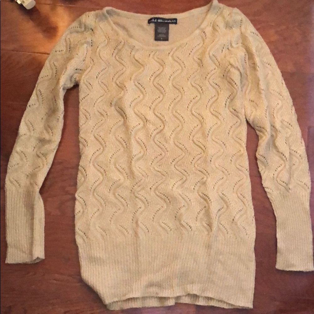 Lightweight sweater